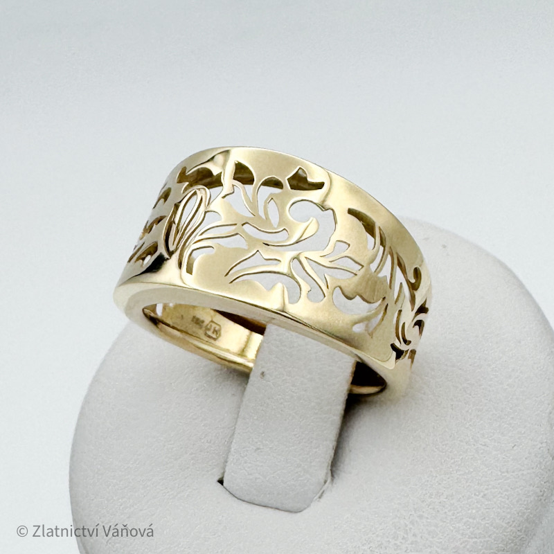 Žluté zlato prsten vyřezávaný